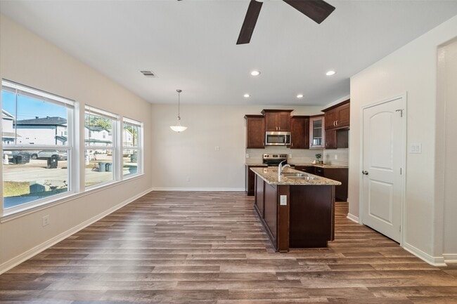 Photo - 16721 Stonefield St