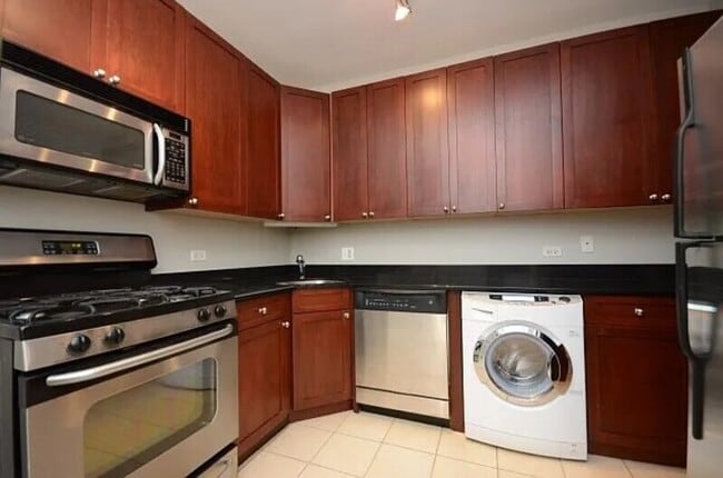 Photo - 536 W Cornelia Ave Unit APT 1S