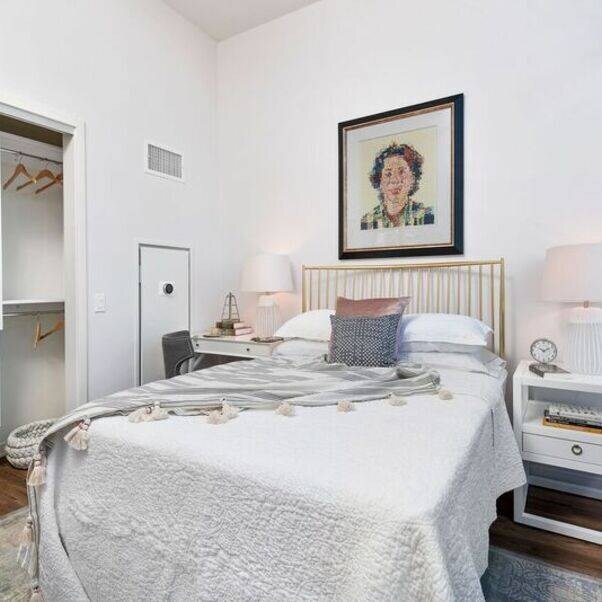 Photo - 343 W Chestnut St