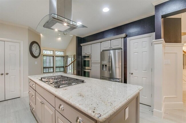 607 Lee Shore Ln