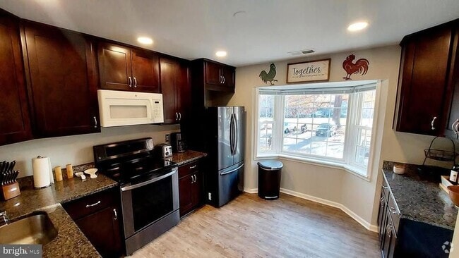 Building Photo - 6130 Old Landing Way Rental