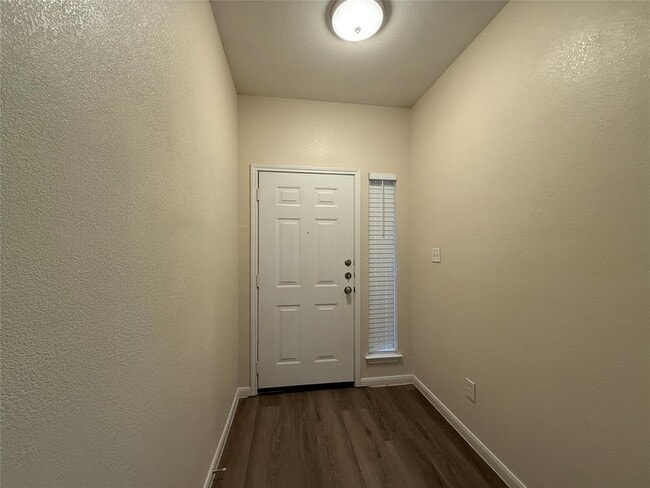 Photo - 303 Kates Way