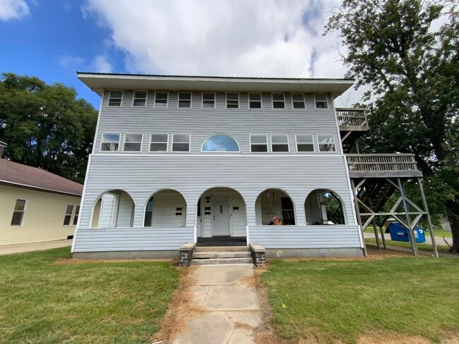 Building Photo - 526-3W Main-E