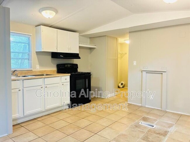 Photo - 143 Bluebird Ln
