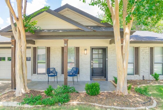 Photo - 7002 Whispering Oaks Dr