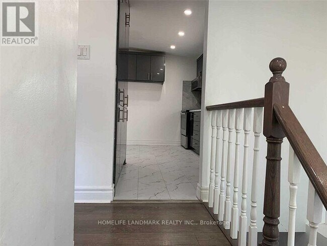 Photo - 8 Ronaldshay Ave