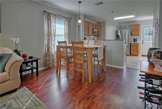 Photo - 516 Celery Loop