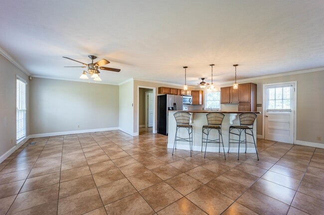 Photo - 407 Holly Dr