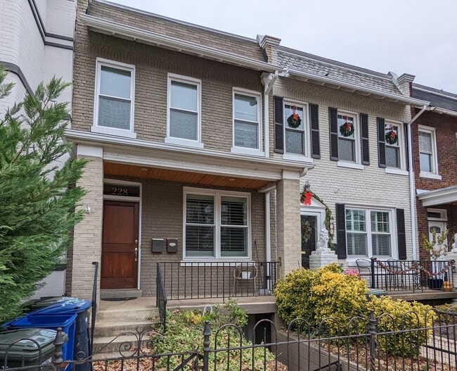 Building Photo - 228 F St NE Unit 1 Rental