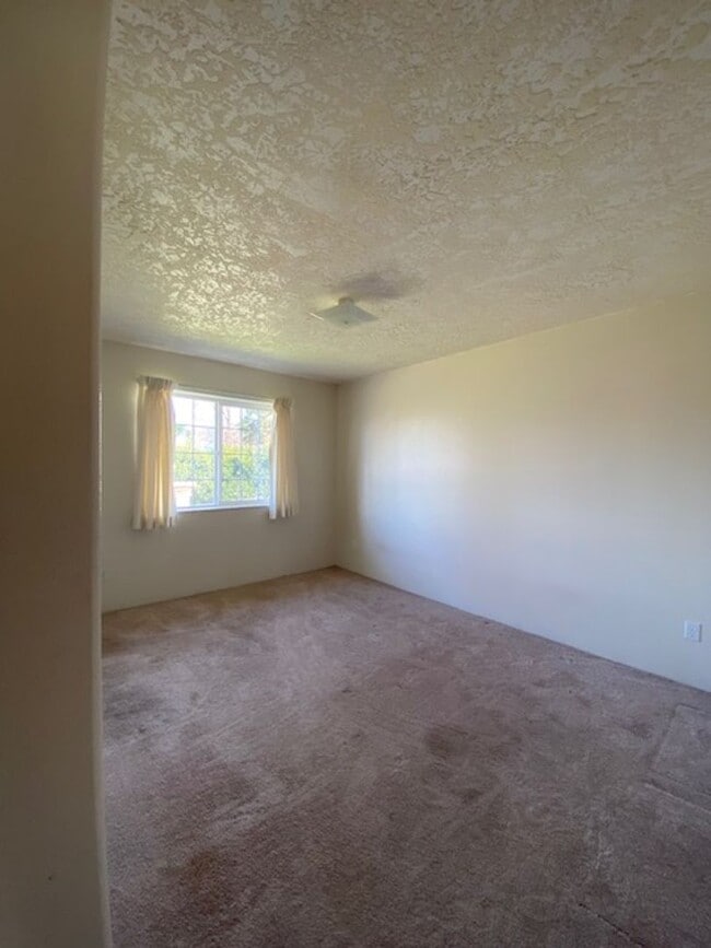 Photo - Duplex Close To Downtown!