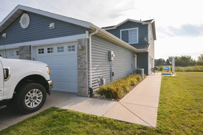 Building Photo - Incredible views from this end-unit townhome!