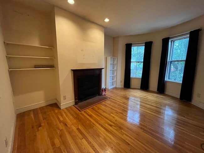 Building Photo - 74 E Brookline St Unit 2