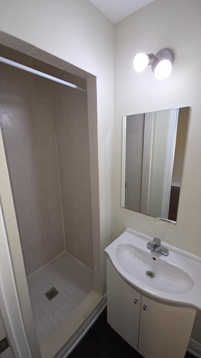 Photo - 1311 Gerrard St E Unit 1