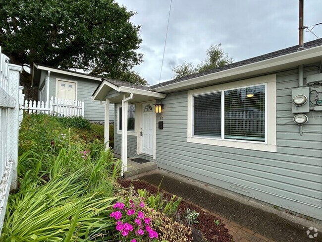 Building Photo - Tranquil 1 Bed, 1 Bath House!