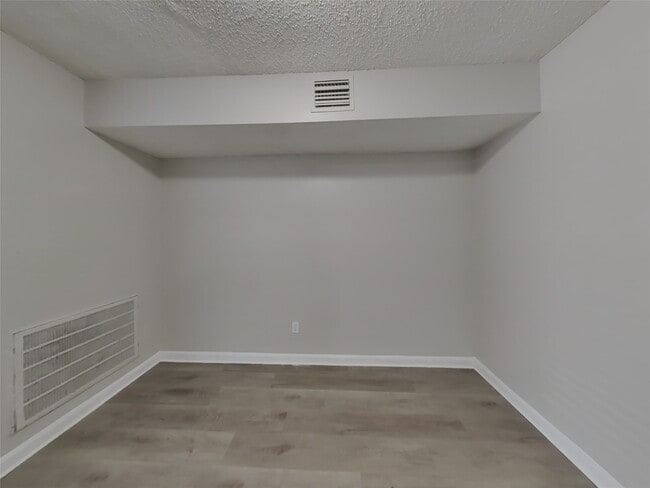 Photo - 623 Walston Ln