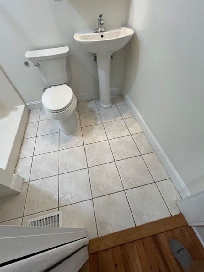 Photo - Newly-RENOVATED 2/1 House in a prime location!