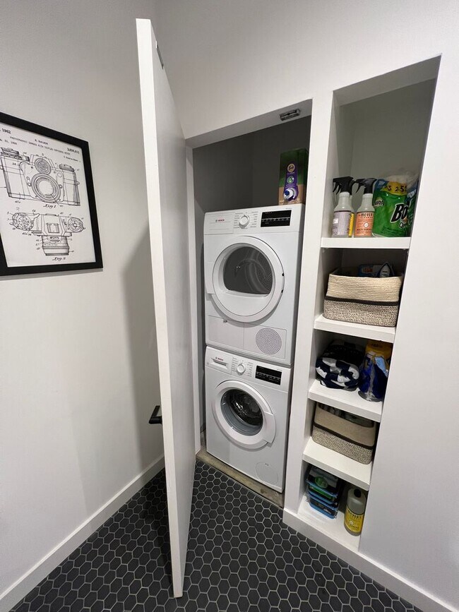 Photo - Trendy 1 Bedroom + den in Truxton Circle| Water included! Unidad 408