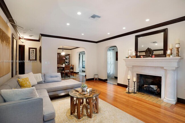 Photo - 716 Mendoza Ave