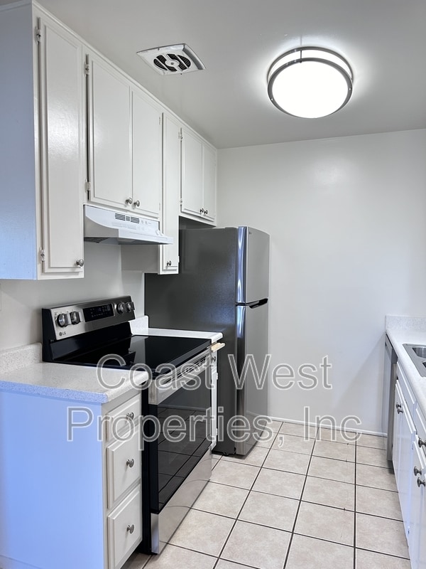 Building Photo - 1810 Broadway St Rental