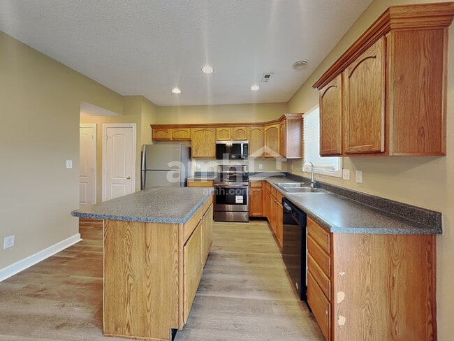 Photo - 5896 Monticello Square Ln