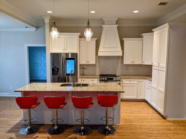 Photo - Nearly New and Ready for You!