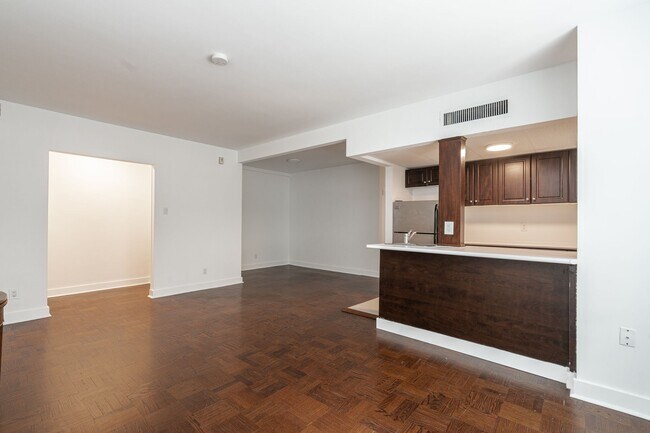 49 St Clair Ave W Unit 405