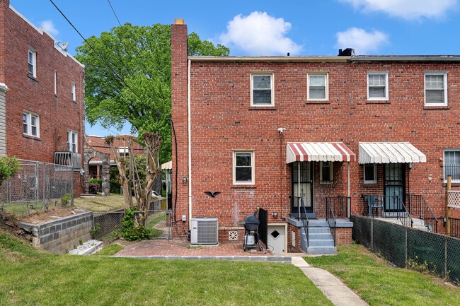Photo - 5213 Blaine St NE