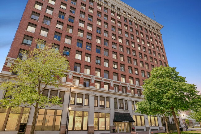 Civic Center Plaza Apartments