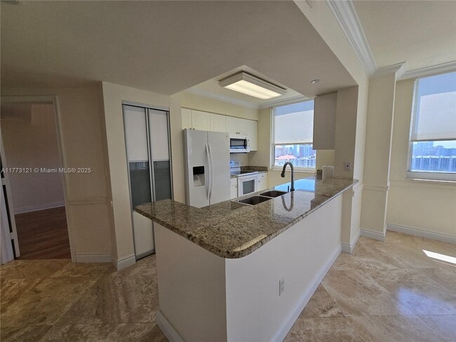 Photo - 19501 W Country Club Dr Unidad 2508