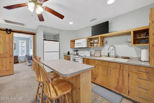 Photo - UNIQUE FURNISHED APARTMENTS WITH CUSTOM WOODWORK Unidad Downstairs -  B