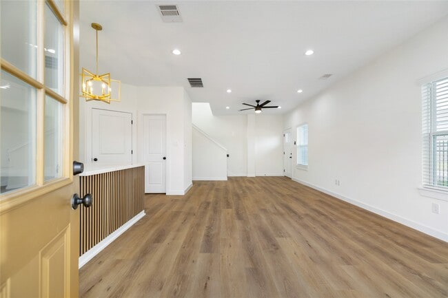 Photo - 6417 Eastland St