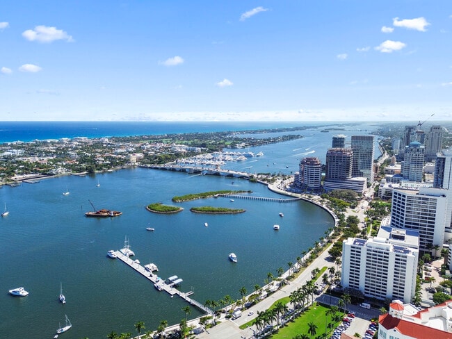 Photo - 410 Evernia St Unit 717