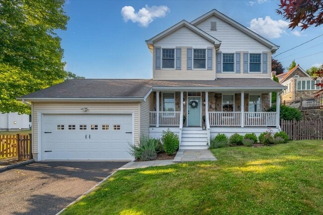 Building Photo - Beautifully Renovated 4 Bedroom 2.5 Bathroom Colonial