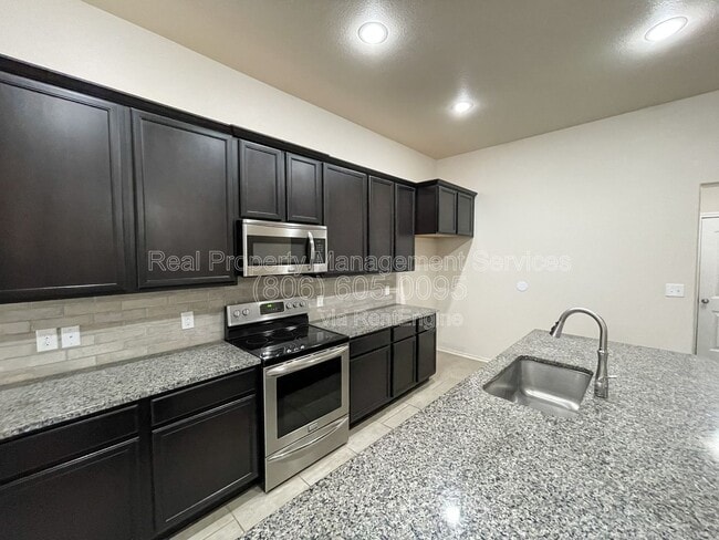 Photo - 7418 102nd St