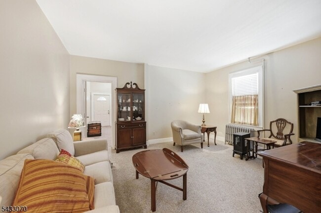 82 Maple Ave