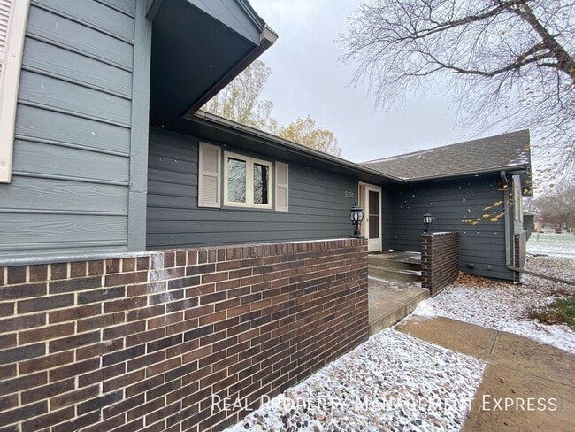 Photo - Spacious 4 bedroom 3 bathroom