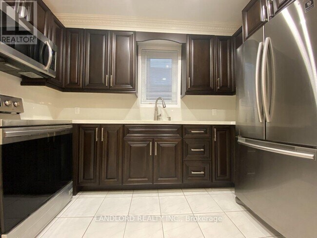 Photo - 92 Holwood Ave