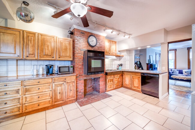 Photo - 1729 Edwards Way