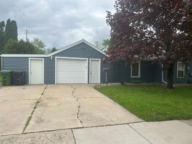 Photo - 220 W 2nd St