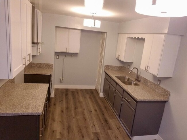 Photo - 1411 E 20th St