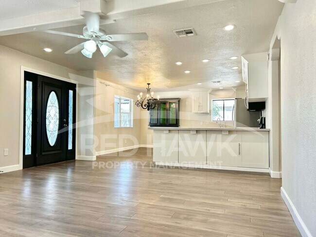 Photo - 281 S California St