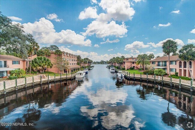 Building Photo - This beautifully remodeled 2 bedroom, 2 ba... Rental