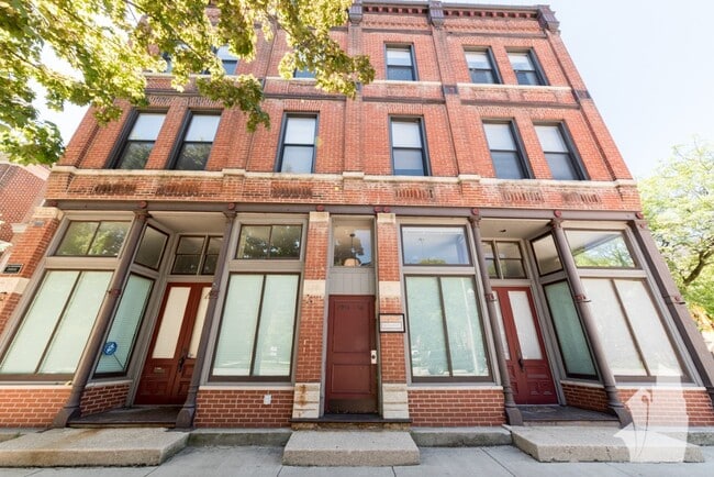 Building Photo - 2952 N Racine Ave Unit 2BED