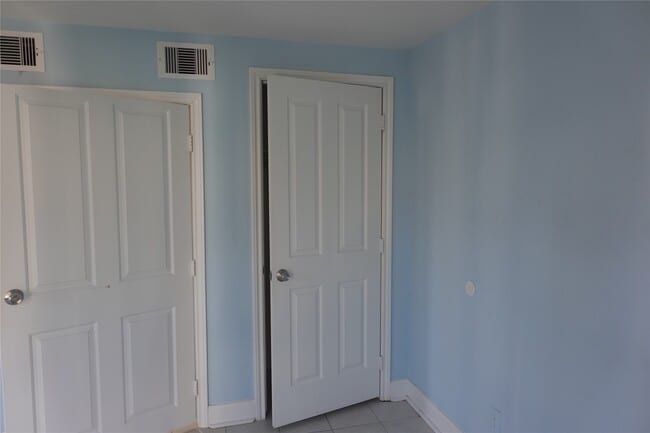 Photo - 1102 Winnie St