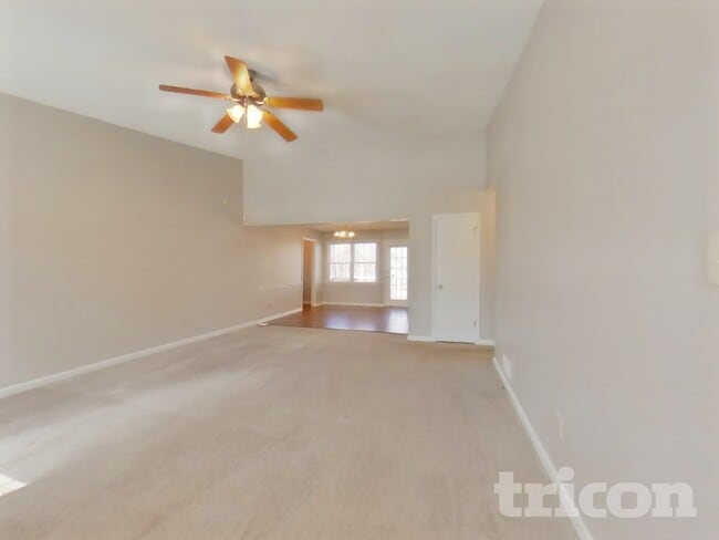 Photo - 449 Justins Crossing