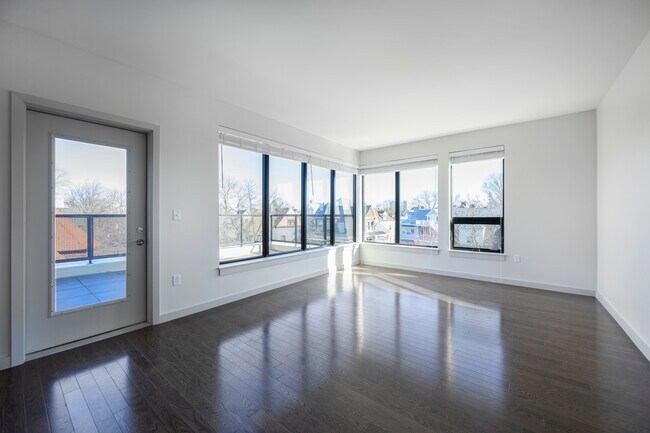 83 Thorndike St Unit 4