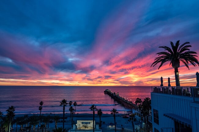 Salt & Vine Oceanside Apartments - Salt & Vine Oceanside Apartments