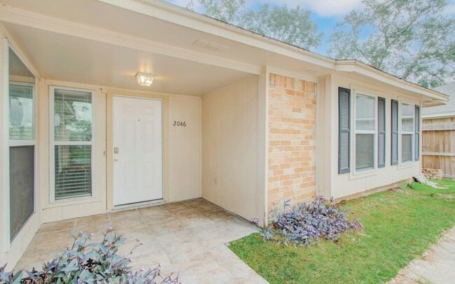 Building Photo - 2046 Lexington Woods Dr