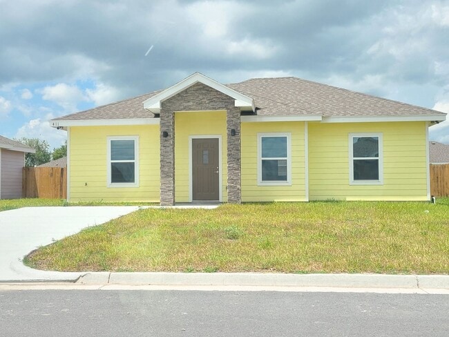 Building Photo - 411 Hinojosa