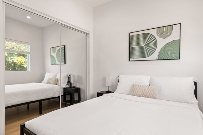 Photo - A 3 Bedroom apartment with ensuite bathrooms, common areas and a fully functional kitchen at 1736... Unidad Single Room - 1